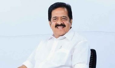 വര്‍ഗീയ ശക്തികള്‍ക്ക് വാള്‍ നല്‍കി മുഖ്യമന്ത്രി പറയുന്നു 'ചാമ്പിക്കോ'