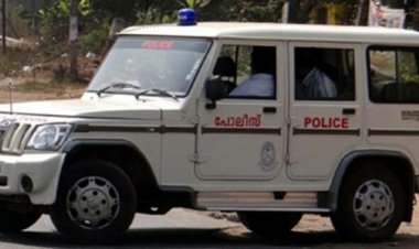 പോലീസുകാർ പണം തട്ടിയെടുത്തു