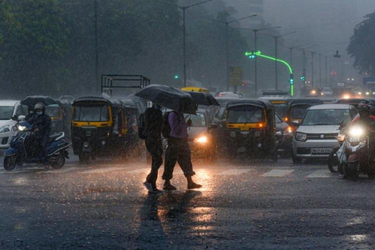 മഴ കനക്കും; നാല് ജില്ലകളില്‍ യല്ലോ അലേര്‍ട്ട് 