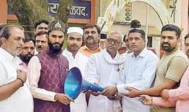 വിവാദങ്ങള്‍ക്കിടെ മുസ്ലിം പള്ളിക്ക് ഉച്ചഭാഷിണി സമ്മാനിച്ച് ഹിന്ദു സമൂഹം