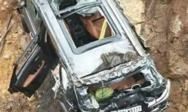 വിനോദസഞ്ചാരികളുടെ കാർ കൊക്കയിലേക്ക് മറിഞ്ഞ്, രണ്ടുമരണം