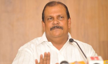 അറസ്റ്റില്ലെന്ന് പറഞ്ഞ് ജോര്‍ജിനെ പറ്റിക്കാന്‍ നോക്കിയ കമ്മിഷ്ണര്‍ മണ്ടനായി!!