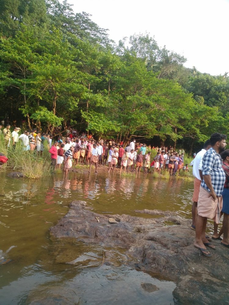 മൂന്നുപേർ പുഴയിൽ മുങ്ങിമരിച്ചു