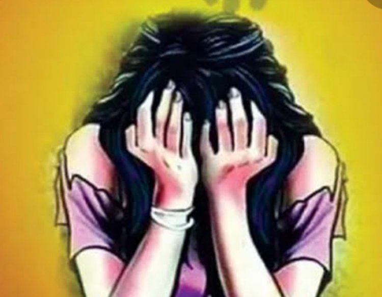 വിദ്യാർത്ഥിനികളുടെ  ലൈംഗിക ആരോപണത്തെ തുടർന്ന് അദ്ധ്യാപകനായ സിപിഎം നഗരസഭാ കൗണ്സിലർ രാജിവെച്ചു.