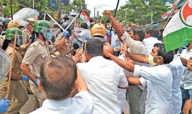 കോഴിക്കോട് കളക്‌ട്രേറ്റ് മാര്‍ച്ചില്‍ സംഘര്‍ഷം; നേതാക്കളെ അറസ്റ്റ് ചെയ്തുനീക്കി