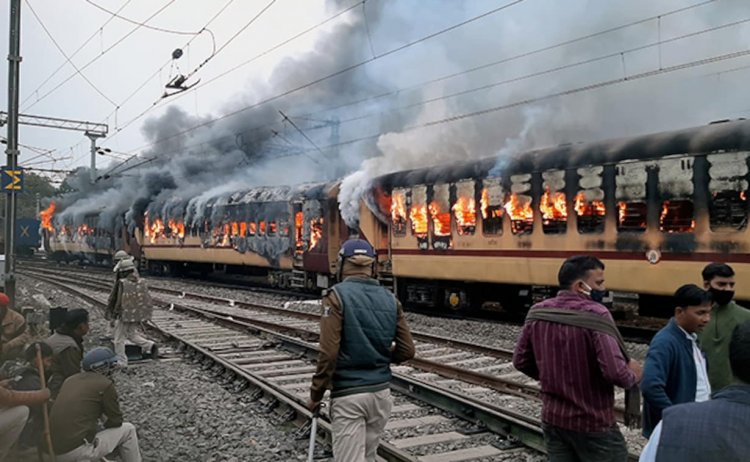 അഗ്നിപഥ് പ്രക്ഷോഭം; റെയില്‍വേയുടെ നഷ്ടം കേട്ടാല്‍ ഞെട്ടും