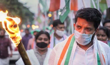 കോടിയേരിയുടെ സ്റ്റേജിന് ബോംബെറിഞ്ഞ പോലെ