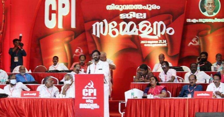 പിണറായി ബ്രാൻഡിങ്ങിനെതിരേ സിപിഐ: പിണറായി സർക്കാരല്ല എൽഡിഎഫ് സർക്കാർ