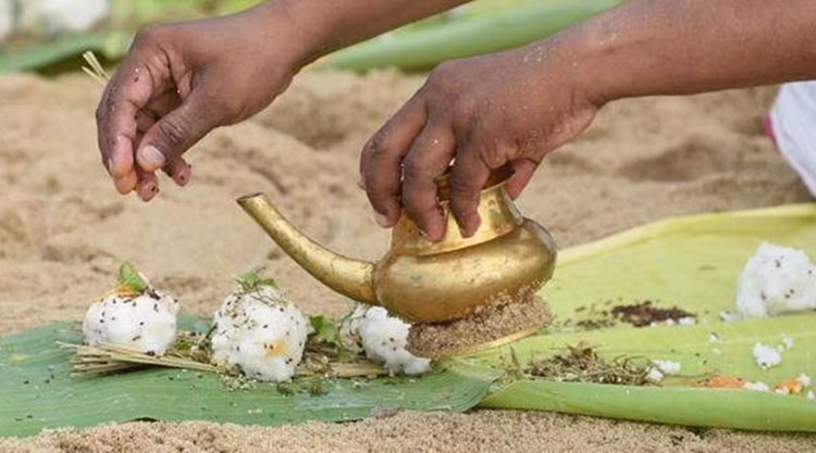 പിതൃസ്മരണയില്‍ കര്‍ക്കിടക വാവ് 