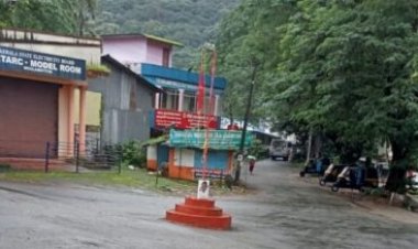 സഖാക്കൾക്ക് നടുറോഡിലുമാകാം