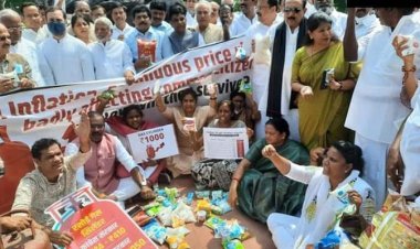 'ചലോ രാഷ്ട്രപതി ഭവൻ' ദില്ലിയിൽ പ്രതിഷേധം കത്തുന്നു; അതിരൂക്ഷമായ വിലക്കയറ്റത്തിൽ വിട്ടുവീഴ്ചയില്ലെന്ന് കോൺ​ഗ്രസ്