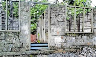 സിപിഎം വീട് നിർമ്മിച്ചുതരാം എന്ന് പറഞ്ഞതിനാൽ ഉള്ളത് പൊളിച്ചു, പാർട്ടി പാതിവഴിയിൽ ഉപേക്ഷിച്ചു; വലഞ്ഞ് സഹോദരിമാർ