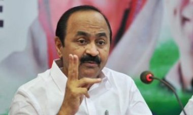 റോഡിലെ മരണ കുഴികൾ കാണാത്തത് മന്ത്രി മാത്രം; പഴയ വകുപ്പ് മന്ത്രിയോട് റിയാസ് ഉപദേശങ്ങൾ തേടണം :വി ഡി സതീശൻ