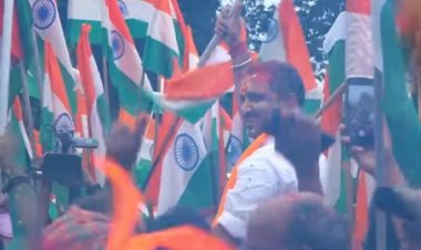 ഡിജെ സംഗീതത്തിൽ ദേശീയപതാക വീശി സുരേന്ദ്രൻ; പരാതിയുമായി യൂത്ത്