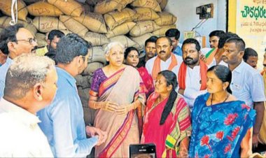 റേഷൻകടയിൽ മോദിയുടെ ഫോട്ടോ വെയ്ക്കാത്തതിന്  പരസ്യമായി കലക്ടറെ  ശാസിച്ച് കേന്ദ്രമന്ത്രി