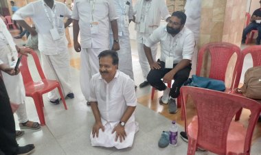 ജോഡോ യാത്രയുടെ വിശ്രമ വേളയിൽ രമേശ്‌ ചെന്നിത്തലയുടെ യോഗ പരിശീലനം ശ്രദ്ധേയമായി