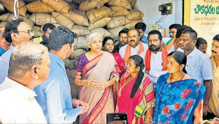 റേഷൻകടയിൽ മോദിയുടെ ഫോട്ടോ വെയ്ക്കാത്തതിന്  പരസ്യമായി കലക്ടറെ  ശാസിച്ച് കേന്ദ്രമന്ത്രി