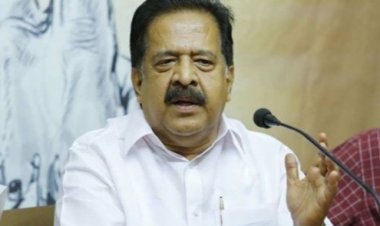 നാറുന്ന കഥകളെക്കുറിച്ച് സിബിഐ അന്വേഷിക്കണം : രമേശ് ചെന്നിത്തല