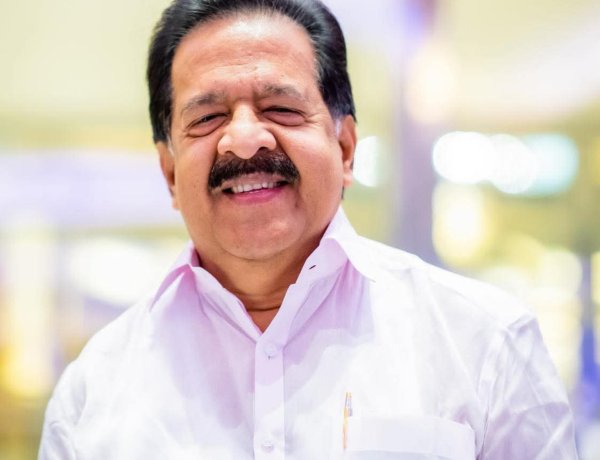 സ്‌കൂളുകളിലേക്കുള്ള ലഹരിയുടെ ഒഴുക്ക് തടയാൻ 'ഓപ്പറേഷൻ തൂഫാൻ' ജൂൺ 1 മുതൽ ആരംഭിക്കുമെന്ന് രമേശ് ചെന്നിത്തല. ലഹരിയുടെ അടിവേരറുക്കുകയാണ് ലക്ഷ്യമെന്ന് ആഭ്യന്തര മന്ത്രി