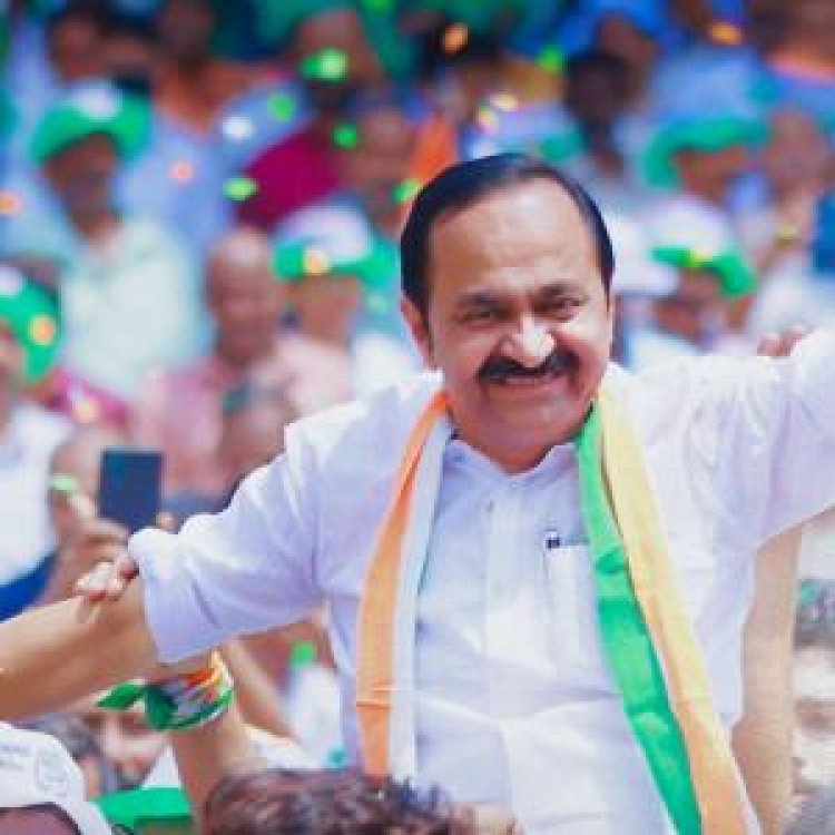 'പത്രാസ് കൂടിയാൽ ജനങ്ങളിൽ നിന്ന് അകലും; വി ഡി സതീശൻ