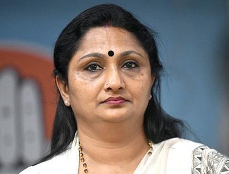 നമ്മുടെ പ്രവാസികൾക്ക് ഇന്ന് ഈദ് മുബാറക് ആണെങ്കിൽ പിണറായി വിജയന് 'ഇഡി' മുബാറക് :ദീപ്തി മേരി വർഗീസ്