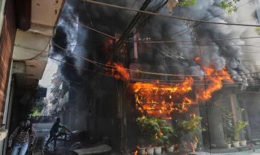 ഡൽഹിയിൽ വൻ തീപ്പിടുത്തം 10 പേർ മരിച്ചതായും നിരവധിപേർക്ക് പൊള്ളലേറ്റതായും റിപ്പോർട്ട്.