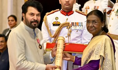 പദ്മഭൂഷൺ പുരസ്ക്കാരം ഏറ്റുവാങ്ങി മമ്മൂട്ടി; പിന്നാലെ നന്ദി അറിയിച്ച് ഫേസ്ബുക്ക് കുറിപ്പ്