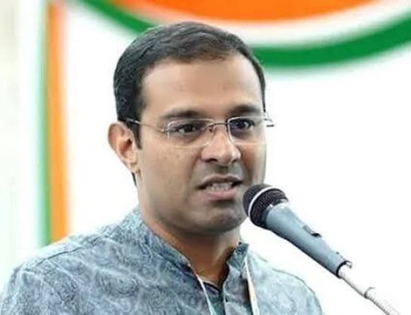 യുഡിഫ് സർക്കാരിന് വീണ്ടും പണിയായി നിയമന വിവാദം;  മന്ത്രി റോജി എം ജോണിന്റെ പേർസണൽ സ്റ്റാഫിന് ജമാഅത്തെ ഇസ്ലാമിയുമായി ബന്ധമെന്ന് പരാതി