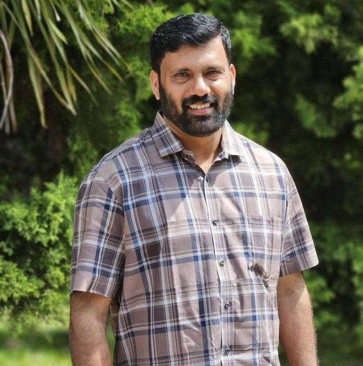 നാടിനെ ഭിന്നിപ്പിക്കാൻ ശ്രമിച്ച  വെള്ളാപ്പള്ളി നടേശൻ പറഞ്ഞിട്ട് ഒരു ഈഴവനും  ഇടതുപക്ഷത്തിന് വോട്ട് ചെയ്തില്ല.  ഈ യാഥാർത്ഥ്യം നേതൃത്വം തിരിച്ചറിഞ്ഞില്ലെങ്കിൽ തിരിച്ചടി വലുതായിരിക്കും. റിജിൽ മാക്കുറ്റി