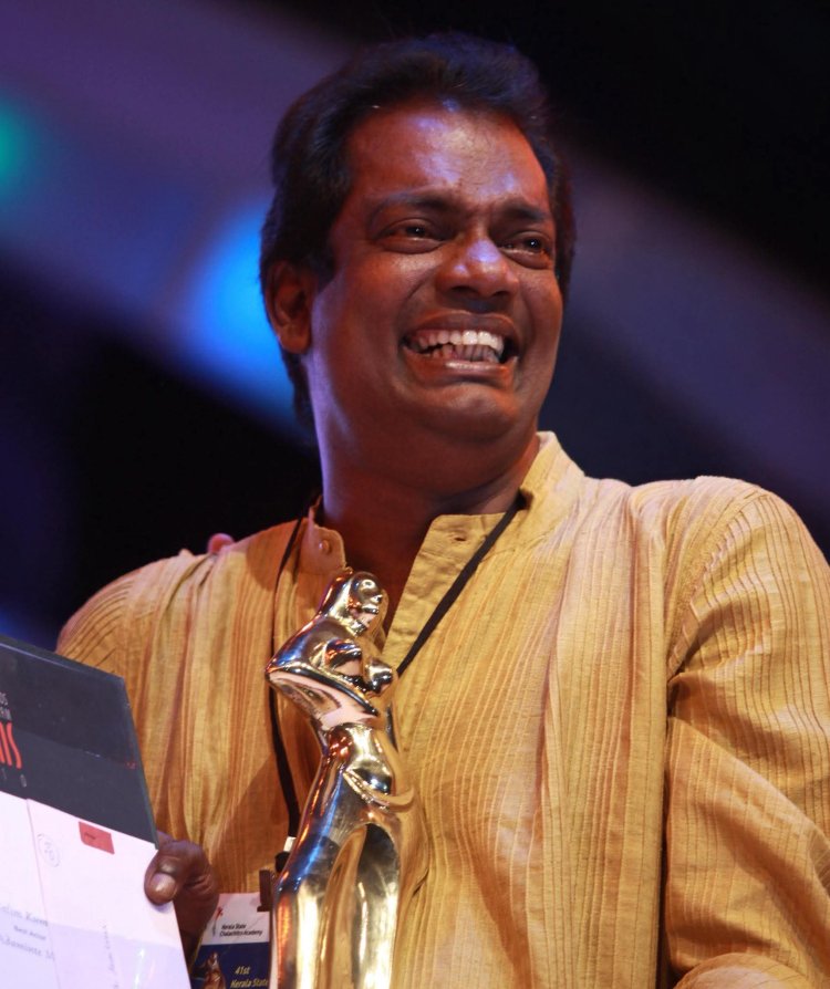 കൊച്ചി: പ്രശസ്ത നടനും മിമിക്രി താരവുമായ സലിം കുമാർ (56) അന്തരിച്ചു.