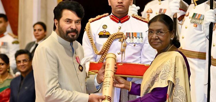 പദ്മഭൂഷൺ പുരസ്ക്കാരം ഏറ്റുവാങ്ങി മമ്മൂട്ടി; പിന്നാലെ നന്ദി അറിയിച്ച് ഫേസ്ബുക്ക് കുറിപ്പ്