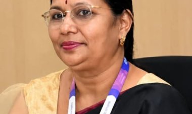 65 രൂപയുടെ തൂപ്പുകാരിയിൽ നിന്ന് ബാങ്ക് മാനേജരിലേക്ക്!!!