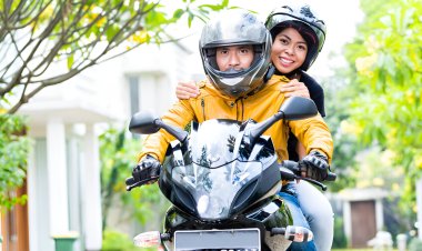 ഹെൽമെറ്റ് വെച്ചാൽ മാത്രം മതിയാകില്ല; നിയമം പറയുന്ന ഈ കാര്യങ്ങൾ പാലിക്കണം