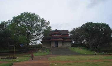 തൃശൂർ തേക്കിൻകാട് മൈതാനത്ത് രാഷ്ട്രീയ പരിപാടികൾ വേണ്ട; ഉത്തരവിറക്കി ഹൈക്കോടതി
