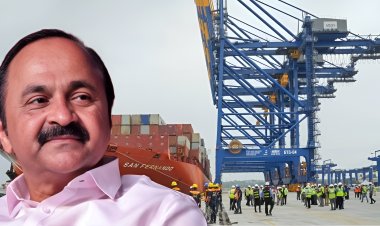 സതീശന്റെ കയ്യിൽ നോട്ടുകെട്ടുകൾ ;പിന്നിൽ വമ്പൻ സ്രാവുകൾ