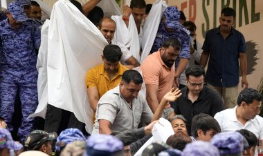 വേദിയിലേക്ക് ഇരച്ചുകയറി പൊലീസ് ; ഇരുട്ടത്ത് നേതാവ് അറസ്റ്റിൽ; തലസ്ഥാനത്ത് വൻസംഘർഷം