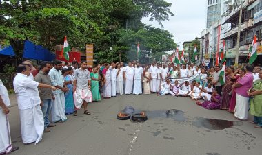 രാഹുൽ ഗാന്ധിക്കെതിരായ ആക്രമണത്തിൽ പ്രതിഷേധം; കാഞ്ഞങ്ങാട്ട് റോഡ് ഉപരോധിച്ച് ഡി.സി.സി
