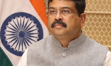 പാറ്റകളുടെ പ്രക്ഷോഭം ഫലം കണ്ടു , കേന്ദ്ര വിദ്യാഭ്യാസ മന്ത്രി ധർമേന്ദ്ര പ്രധാൻ രാജിവെച്ചു.