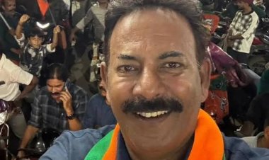 സമരത്തിനെത്തിയത് മദ്യത്തിനും ഭക്ഷണത്തിനും വേണ്ടിയെന്ന ആരോപണം; മേജർ രവിക്കെതിരെ 12-ാം ക്ലാസുകാരിയുടെ വക്കീൽ നോട്ടീസ്