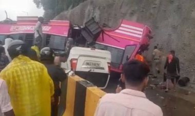 കുറ്റിപ്പുറത്ത് ബസ് തലകീഴായി മറിഞ്ഞ് അപകടം: ഒരാൾ മരിച്ചു, മൂന്നുപേരുടെ നില ഗുരുതരം