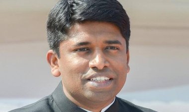 'ഏഴ് വർഷമായി കാത്തിരിക്കുന്നു... എന്റെ രാജിയും ഒന്ന് സ്വീകരിക്കൂ'; മോദിയെ പരിഹസിച്ച് കണ്ണൻ ഗോപിനാഥൻ