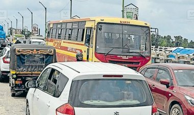 ശ്രീശങ്കര പാലത്തിലെ കുരുക്ക് ഒഴിഞ്ഞില്ല; സമരം പ്രഖ്യാപിച്ച് സ്വകാര്യ ബസുകൾ, ഇനി യാത്രക്കാർ നടന്ന് പാലം കടക്കണം!