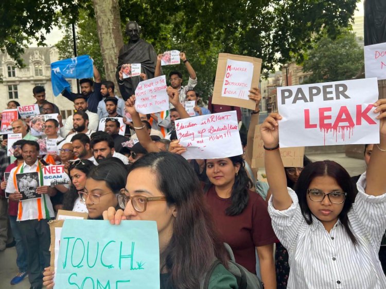 നീറ്റ് വിദ്യാർത്ഥികൾക്ക് ഐക്യദാർഢ്യം; ലണ്ടനിൽ മഹാത്മാഗാന്ധി പ്രതിമയ്ക്ക് മുന്നിൽ ഇന്ത്യൻ ഓവർസീസ് യൂത്ത് കോൺഗ്രസ് പ്രതിഷേധ സംഗമം.