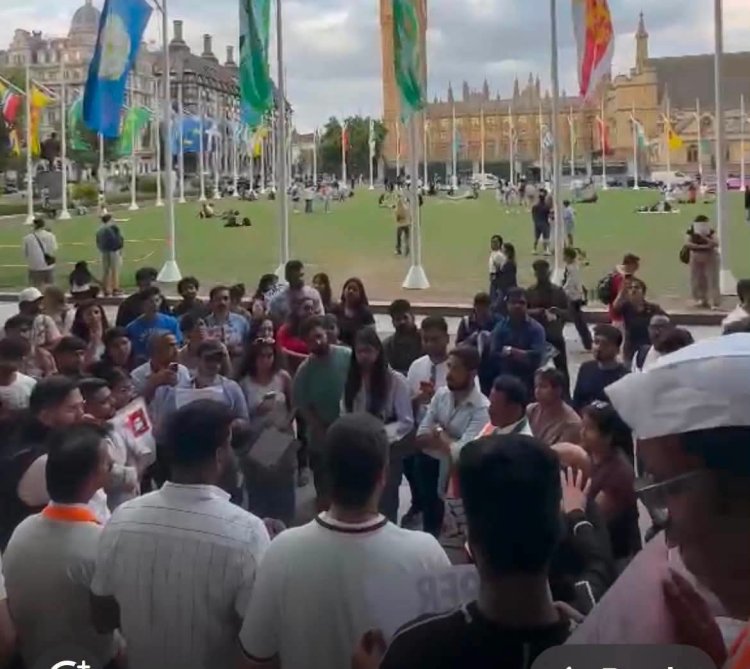 നീറ്റ് വിദ്യാർത്ഥികൾക്ക് ഐക്യദാർഢ്യം; ലണ്ടനിൽ മഹാത്മാഗാന്ധി പ്രതിമയ്ക്ക് മുന്നിൽ ഇന്ത്യൻ ഓവർസീസ് യൂത്ത് കോൺഗ്രസ് പ്രതിഷേധ സംഗമം.