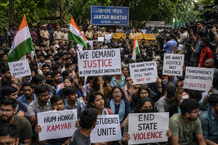 വിദ്യാർത്ഥി സമരം ശക്തമാകുന്നു; ജന്തർ മന്തറിലേക്ക് രാജ്യത്തിന്റെ വിവിധ ഭാഗങ്ങളിൽ നിന്ന് വിദ്യാർത്ഥി പ്രവാഹം, ഐക്യദാർഢ്യവുമായി നേതാക്കളും പൊതുസമൂഹവും.