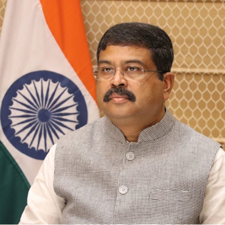 പാറ്റകളുടെ പ്രക്ഷോഭം ഫലം കണ്ടു , കേന്ദ്ര വിദ്യാഭ്യാസ മന്ത്രി ധർമേന്ദ്ര പ്രധാൻ രാജിവെച്ചു.