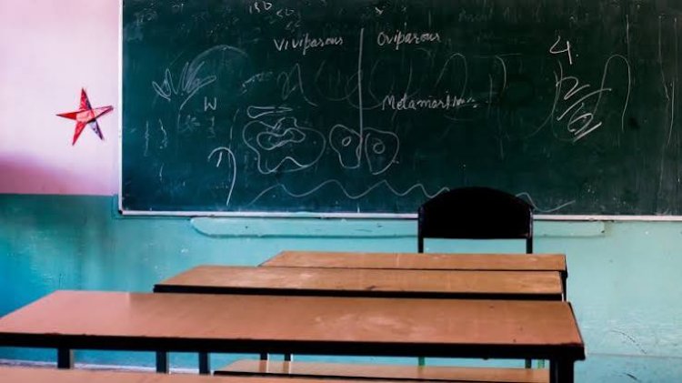 സർക്കാർ സ്കൂളുകളിൽ ആയിരക്കണക്കിന് അധ്യാപക ഒഴിവുകൾ; എന്നുനികത്തും ഇവ​?