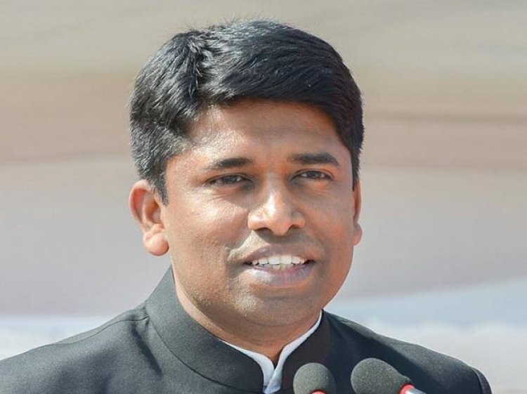 'ഏഴ് വർഷമായി കാത്തിരിക്കുന്നു... എന്റെ രാജിയും ഒന്ന് സ്വീകരിക്കൂ'; മോദിയെ പരിഹസിച്ച് കണ്ണൻ ഗോപിനാഥൻ