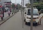 നിയമത്തെ വെല്ലുവിളിച്ച് റോഡിൽ പന്തൽ കെട്ടി; പോലീസ് എത്തി അഴിപ്പിച്ചു
