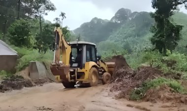 അതിശക്തമായ മഴ: സംസ്ഥാനത്ത് പലയിടത്തും പ്രളയഭീതി, ഗതാഗതം തടസ്സപ്പെട്ടു